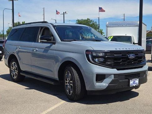 Certified 2025 Ford Expedition Active AWD/4WD image 5