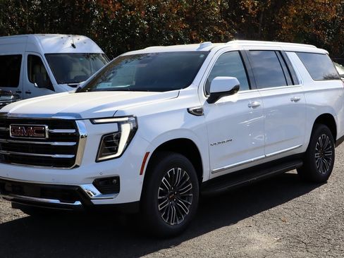 New 2026 GMC Yukon XL Elevation w/ LPO, Floor Liner Package image 4