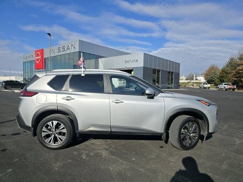 Used 2023 Nissan Rogue SV w/ SV Premium B Package image 16