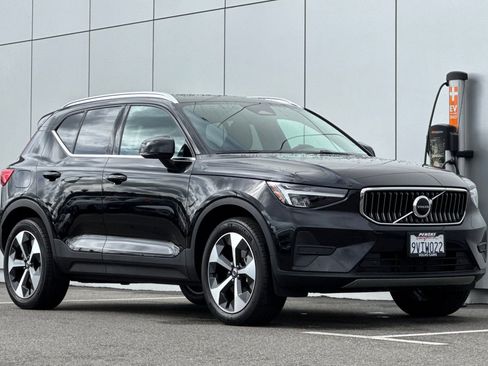 Used 2025 Volvo XC40 B5 Core w/ Protection Package Premier image 7