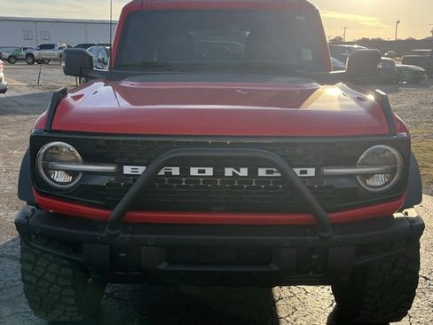 Used 2023 Ford Bronco Wildtrak image 3