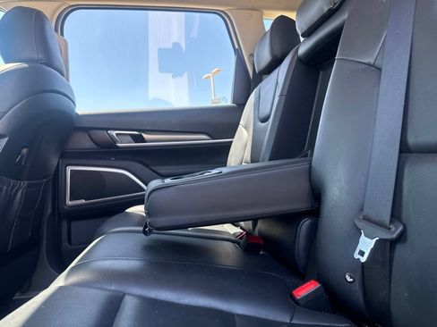Used 2020 Kia Telluride S w/ S 8 Passenger Seating Package FWD image 37