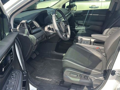 Used 2025 Honda Odyssey Elite image 2