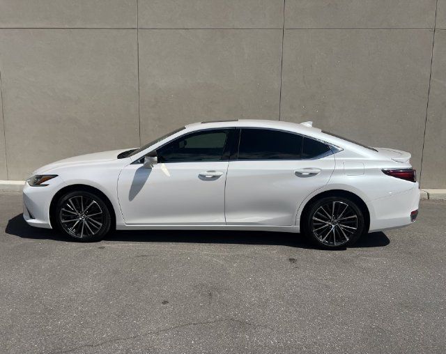 Used 2024 Lexus ES 300h w/ Premium Package FWD image 4