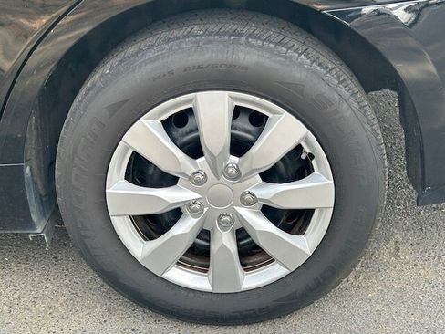 Used 2015 Toyota Camry LE FWD image 28