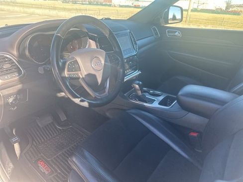 Used 2021 Jeep Grand Cherokee Laredo X image 10