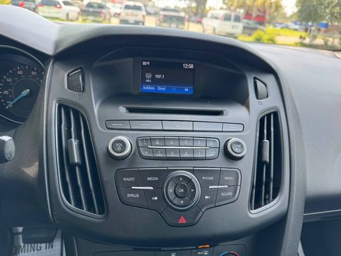 Used 2017 Ford Focus SE FWD image 20