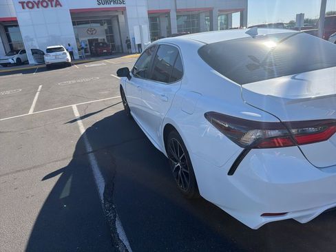 Used 2023 Toyota Camry SE image 5