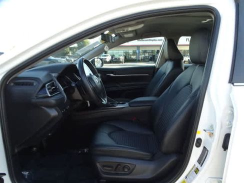 Certified 2022 Toyota Camry SE image 17