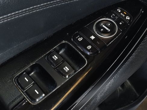 Used 2019 Kia Cadenza Technology image 27