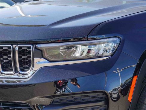 New 2025 Jeep Grand Cherokee Laredo X image 8