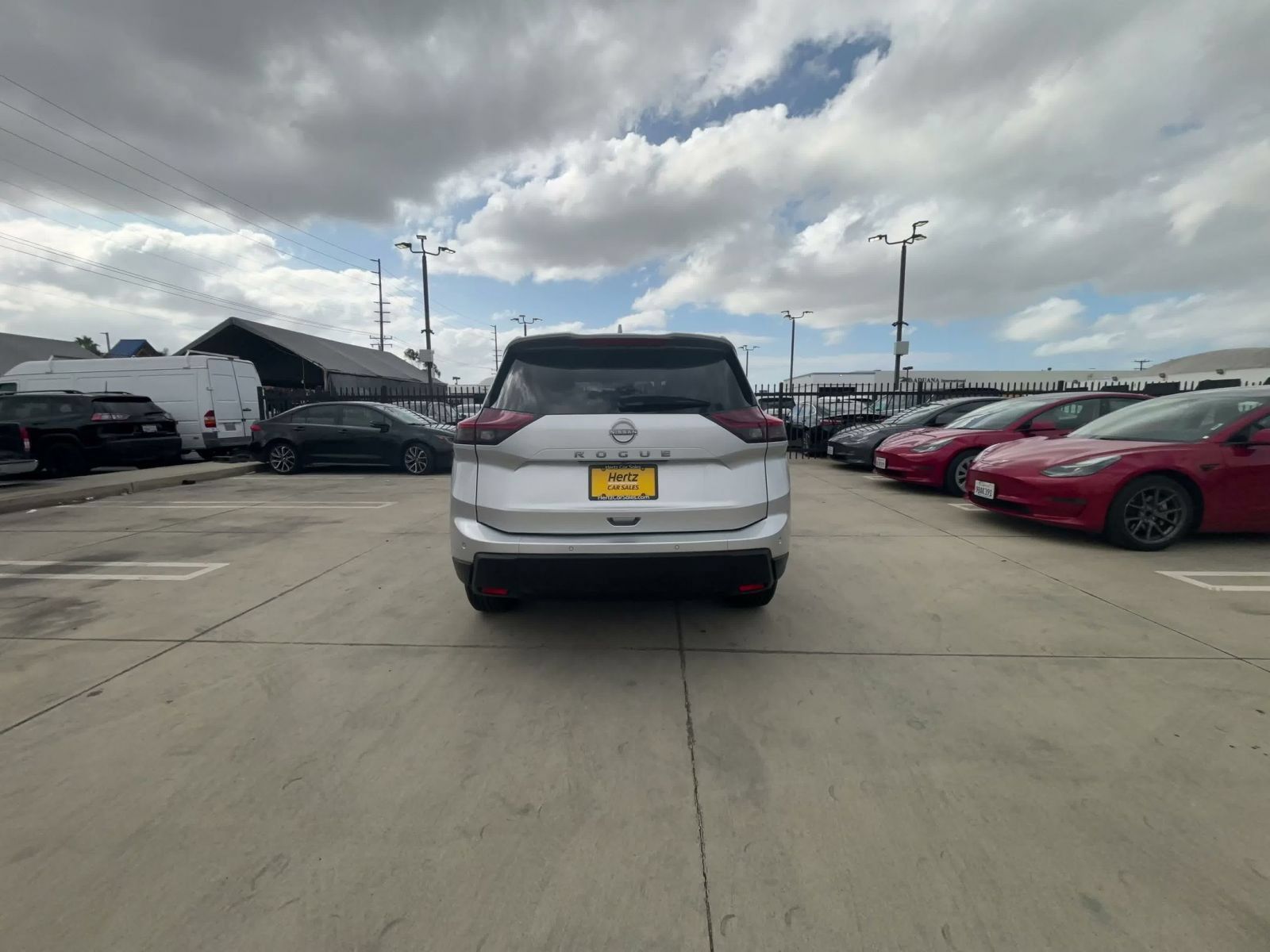 Used 2025 Nissan Rogue SV FWD image 12