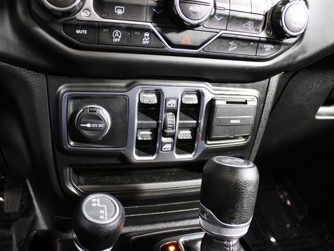 Used 2020 Jeep Wrangler Unlimited Sport image 25