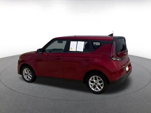 Used 2025 Kia Soul LX w/ LX Technology Package FWD image 9