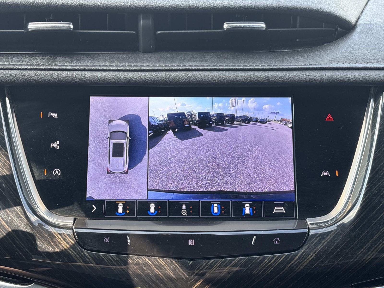 Used 2020 Cadillac XT6 Premium Luxury AWD/4WD image 17