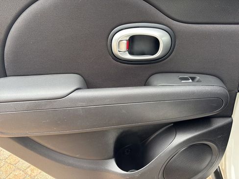 Used 2019 Kia Soul + image 26