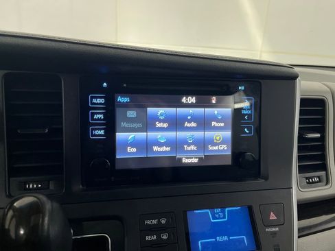 Used 2017 Toyota Sienna XLE image 62