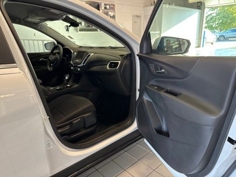 Used 2023 Chevrolet Equinox LT image 28