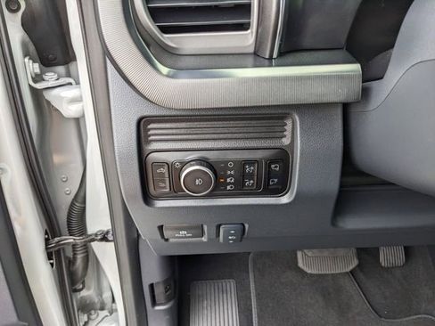 Certified 2025 Ford F450 Platinum w/ FX4 Off-Road Package AWD/4WD image 30