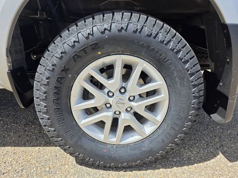 Used 2018 Nissan Frontier SV AWD/4WD image 36