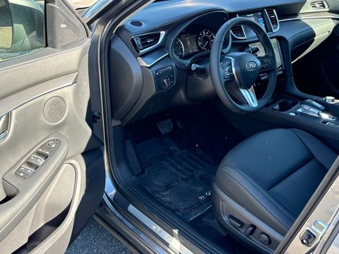New 2025 INFINITI QX50 Pure image 9