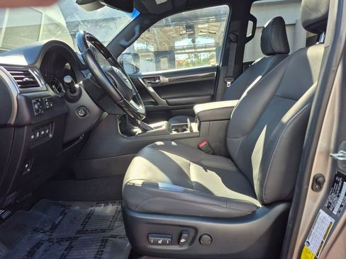 Used 2023 Lexus GX 460 Premium image 2