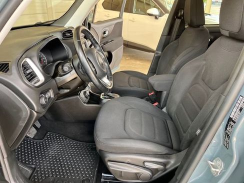 Used 2018 Jeep Renegade Latitude w/ Cold Weather Group image 22