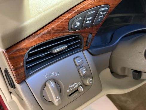 Used 2001 Cadillac De Ville w/ Comfort/Convenience Pkg FWD image 13