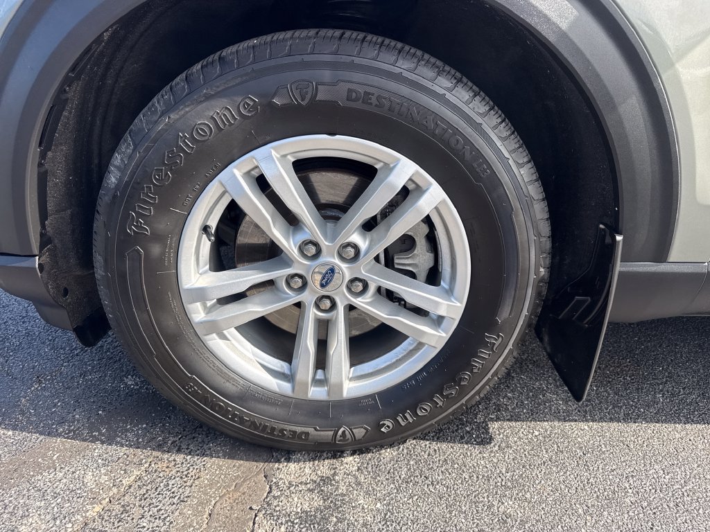 Used 2020 Ford Explorer XLT w/ Equipment Group 202A AWD/4WD image 24
