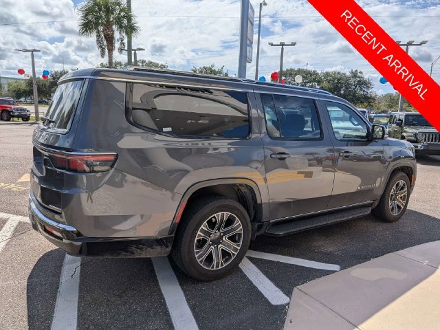 Used 2024 Jeep Wagoneer L Series II RWD image 3