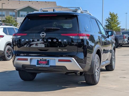 New 2025 Nissan Pathfinder SL image 4