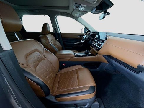 Used 2022 Nissan Pathfinder Platinum w/ Cargo Package image 24