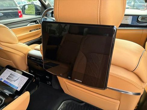 Certified 2025 Jeep Grand Wagoneer L Series III w/ Rear Seat Video Group 1 AWD/4WD image 14