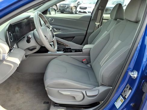 Used 2025 Hyundai Elantra SEL FWD image 3