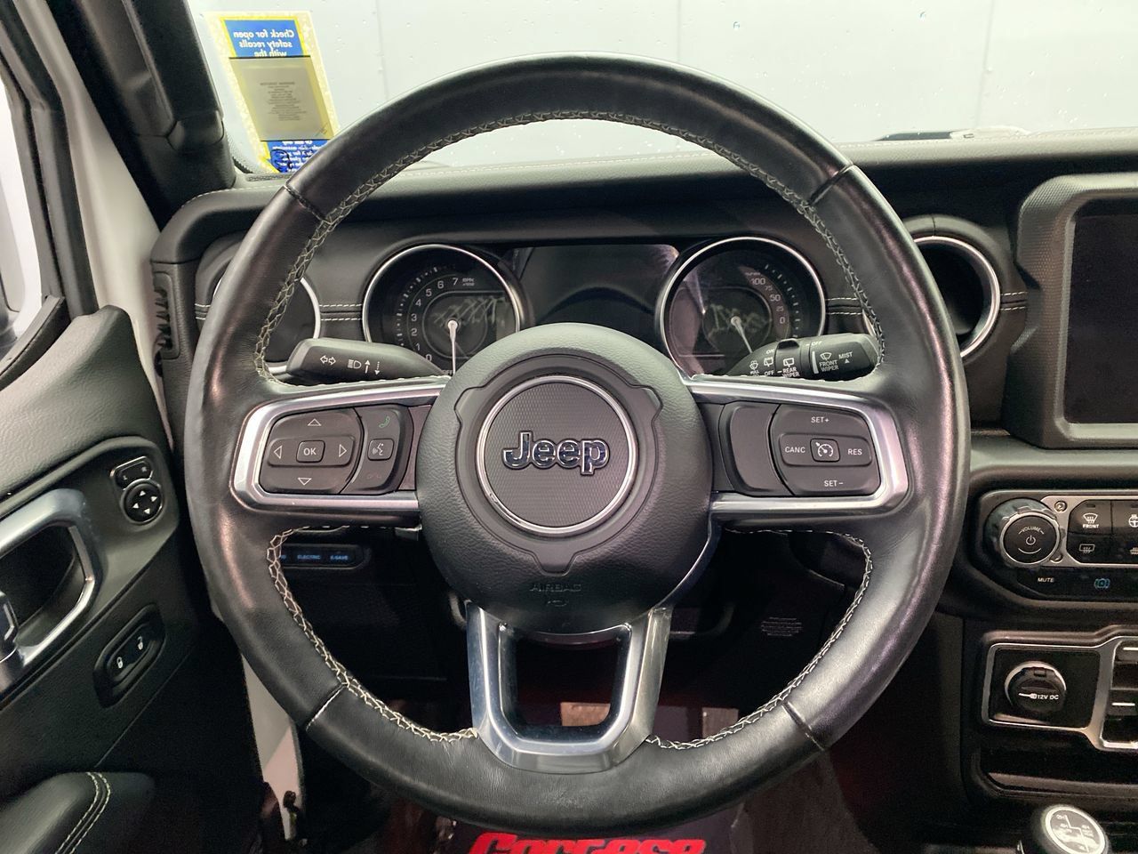 Used 2022 Jeep Wrangler Unlimited Sahara w/ Cold Weather Group AWD/4WD image 16