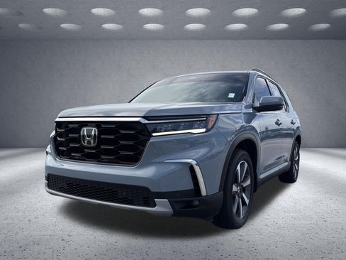 Used 2024 Honda Pilot Touring image 1