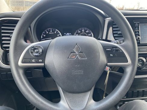 Used 2019 Mitsubishi Outlander ES image 24