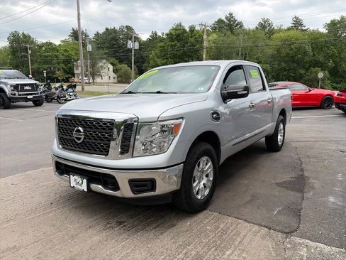 Used 2017 Nissan Titan SV AWD/4WD image 4