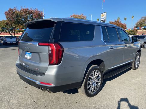 Used 2025 GMC Yukon XL Denali image 9