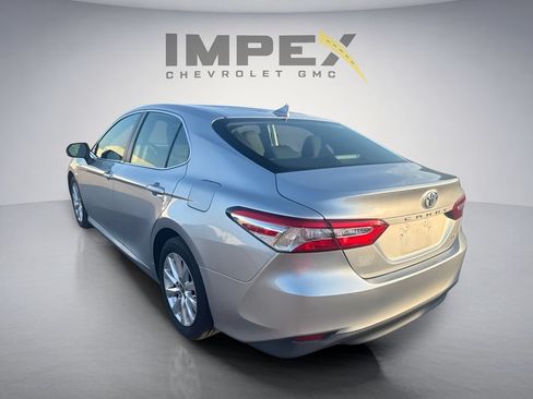 Used 2020 Toyota Camry LE FWD image 3