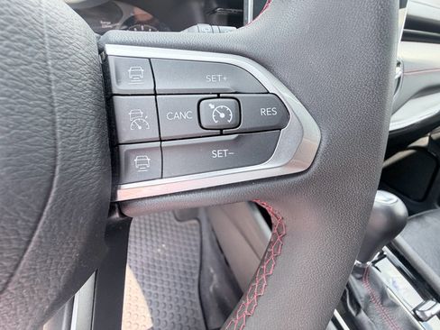 Used 2025 Jeep Compass Trailhawk AWD/4WD image 14