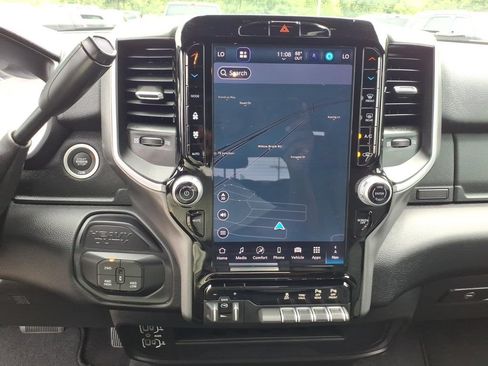 Certified 2025 RAM 2500 Big Horn AWD/4WD image 6