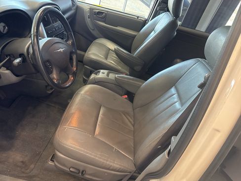 Used 2005 Chrysler Town & Country Touring w/ Luxury Group image 14