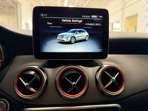 Used 2020 Mercedes-Benz GLA 250 4MATIC w/ Premium Package image 39