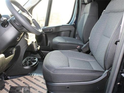 New 2025 RAM ProMaster 2500 w/ Quick Order Package 22G SLT image 17
