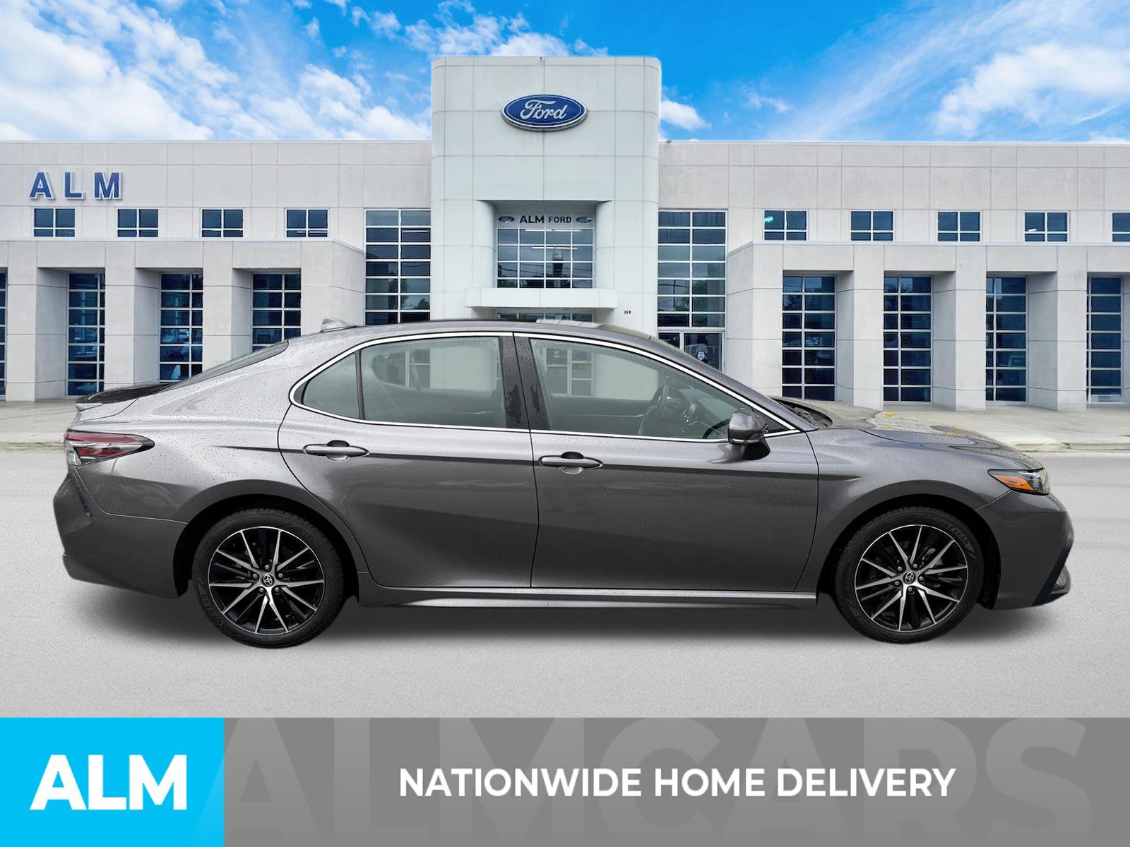 Used 2022 Toyota Camry SE w/ Convenience Package FWD image 4