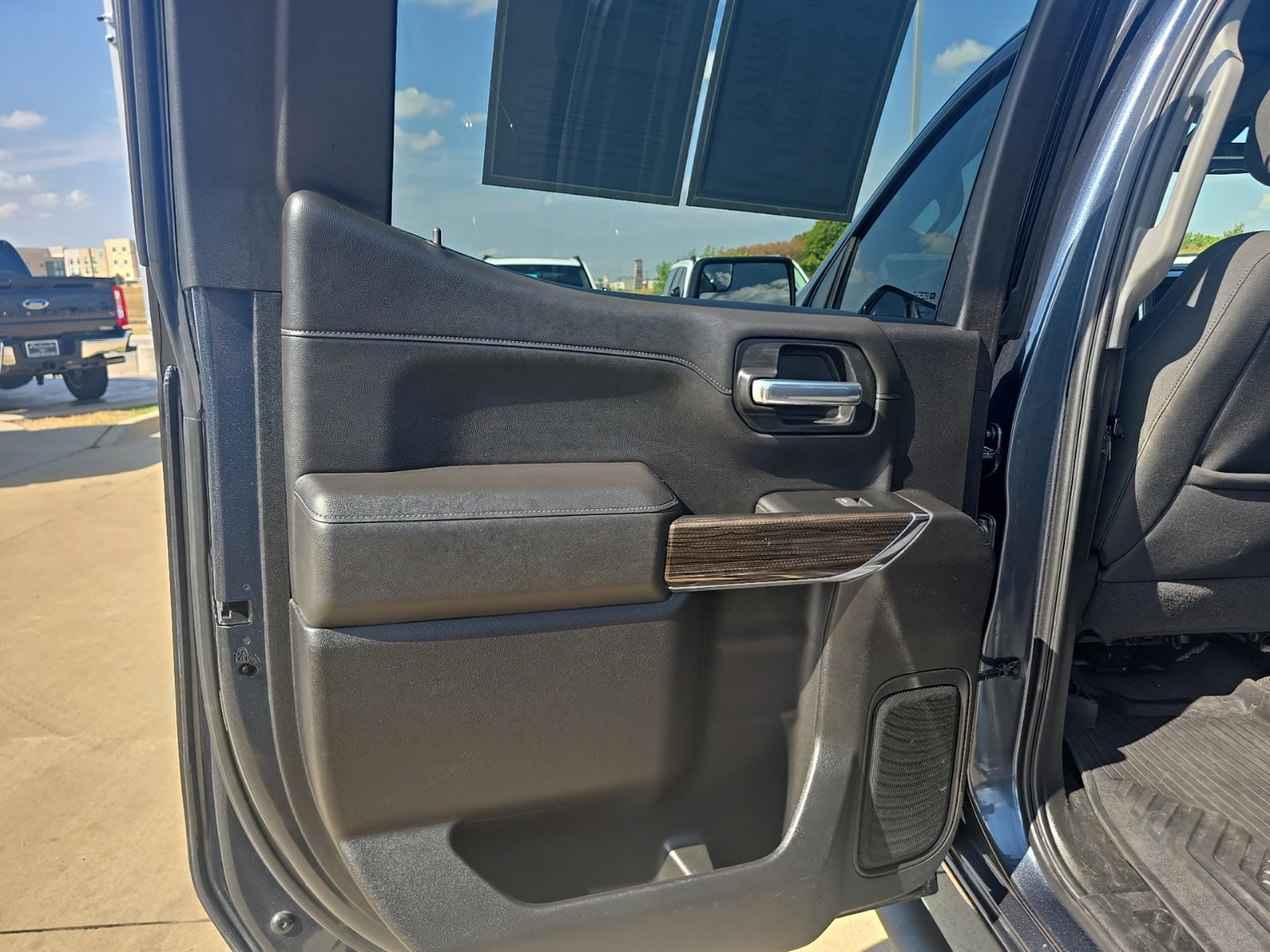 Used 2022 Chevrolet Silverado 1500 LT Trail Boss AWD/4WD image 12