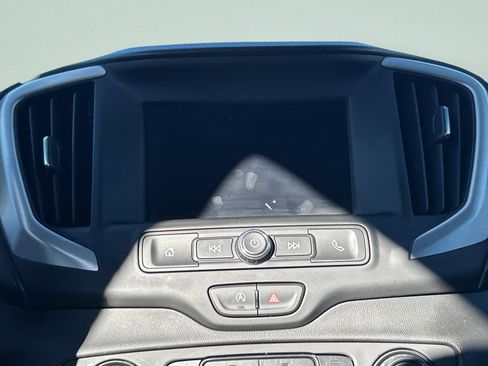 Used 2024 GMC Terrain SLE image 18