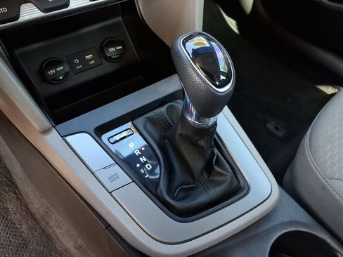 Used 2020 Hyundai Elantra SE image 22