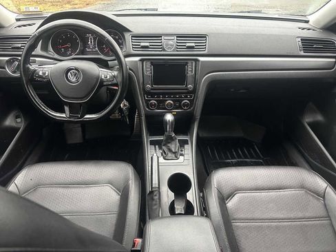 Used 2017 Volkswagen Passat 1.8T R-Line FWD image 10